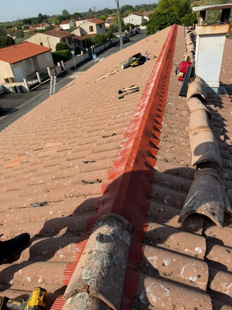 Faîtage en cours de pose sur closoir ventilé